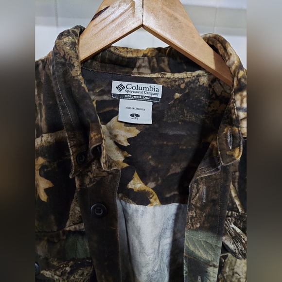 SOLD Columbia Camo Button Down - Picture 3 of 4